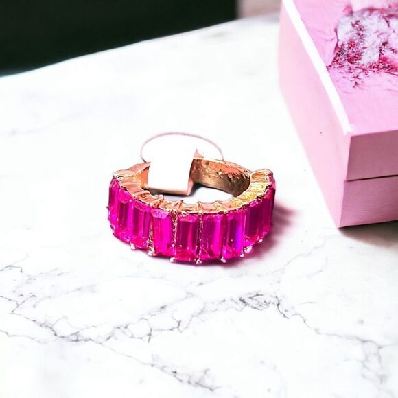 Baguette Pink Rhinestone Gold Tone Ring Size 9.5 NWT - Picture 2 of 4